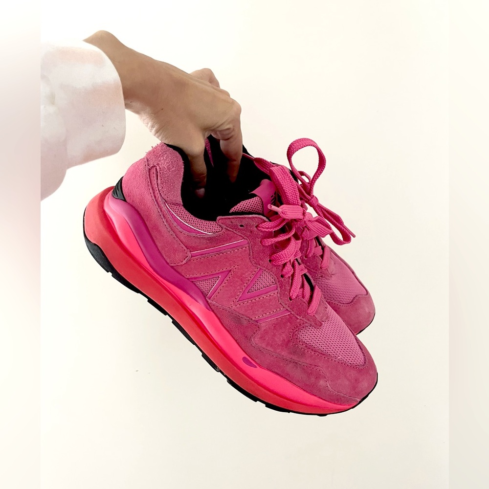 NEW BALANCE unisex the romantic choice sneaker